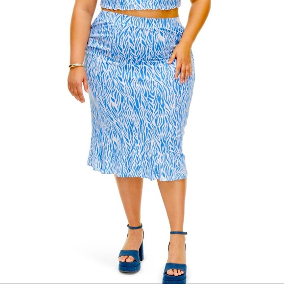 Diane Von Furstenberg Dresses & Skirts - Diane Von Furstenburg Blue & White Skirt